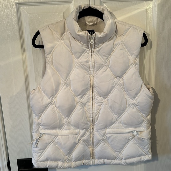 White down winter vest from The Gap - Picture 4 of 5